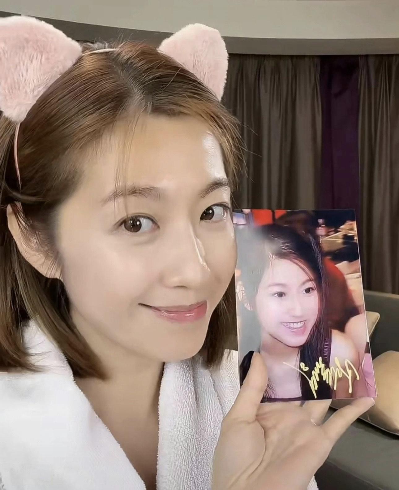 網民讚嘆20年前後「完全一樣」。