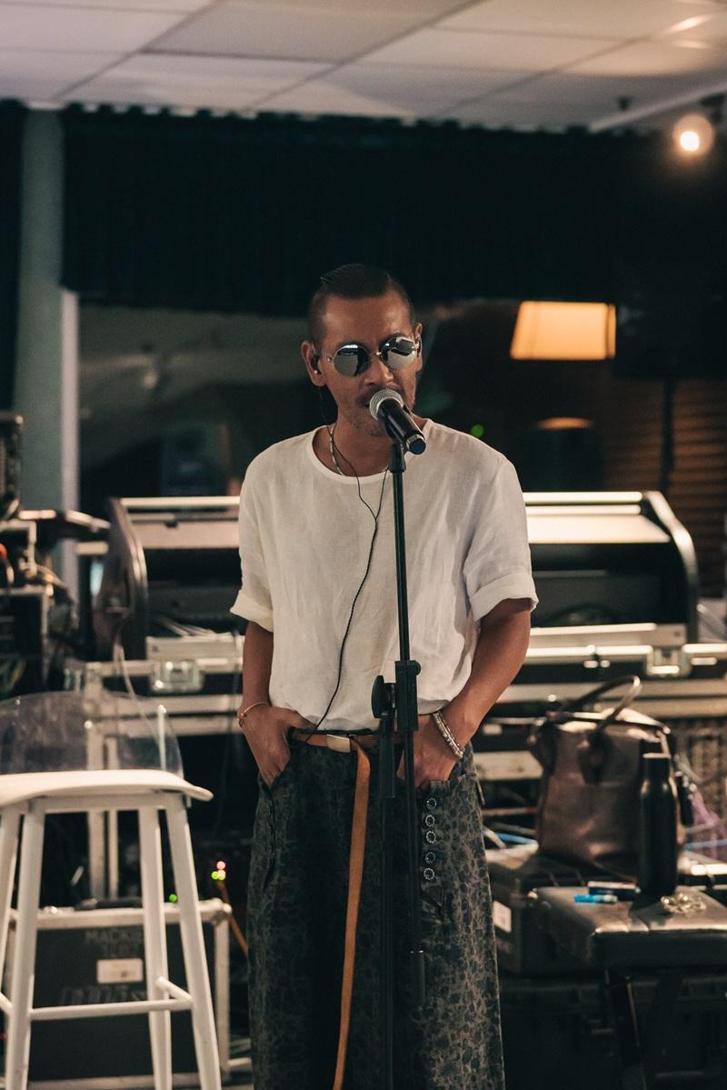 籌備3年的專輯最終章,Juno練戲又練歌。