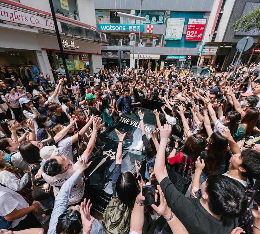 Tyson「駕到」,迫爆旺角、銅鑼灣兩地。