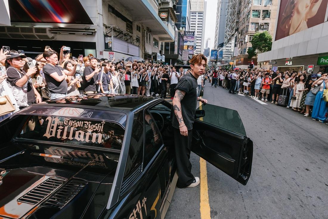 Tyson Yoshi日前現身港九鬧市宣傳7月個唱。