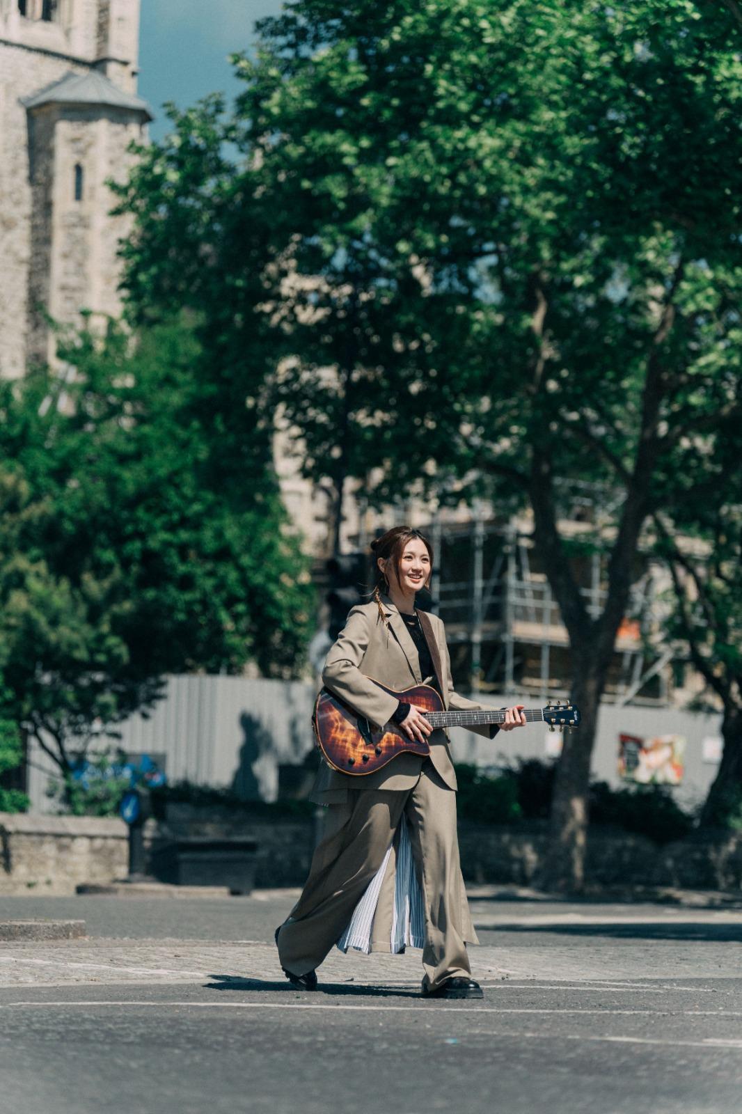 黃妍推出全新歌曲《叫吧!大笨蛋》。