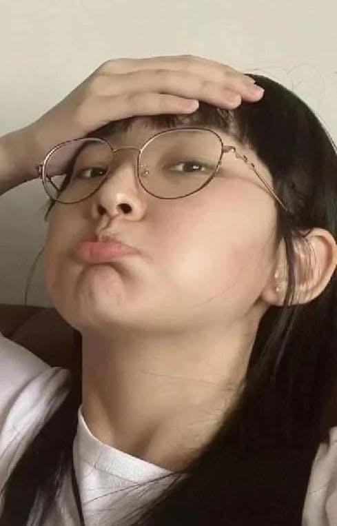 Gigi端午節上載搞笑自拍照,與粉絲互動。