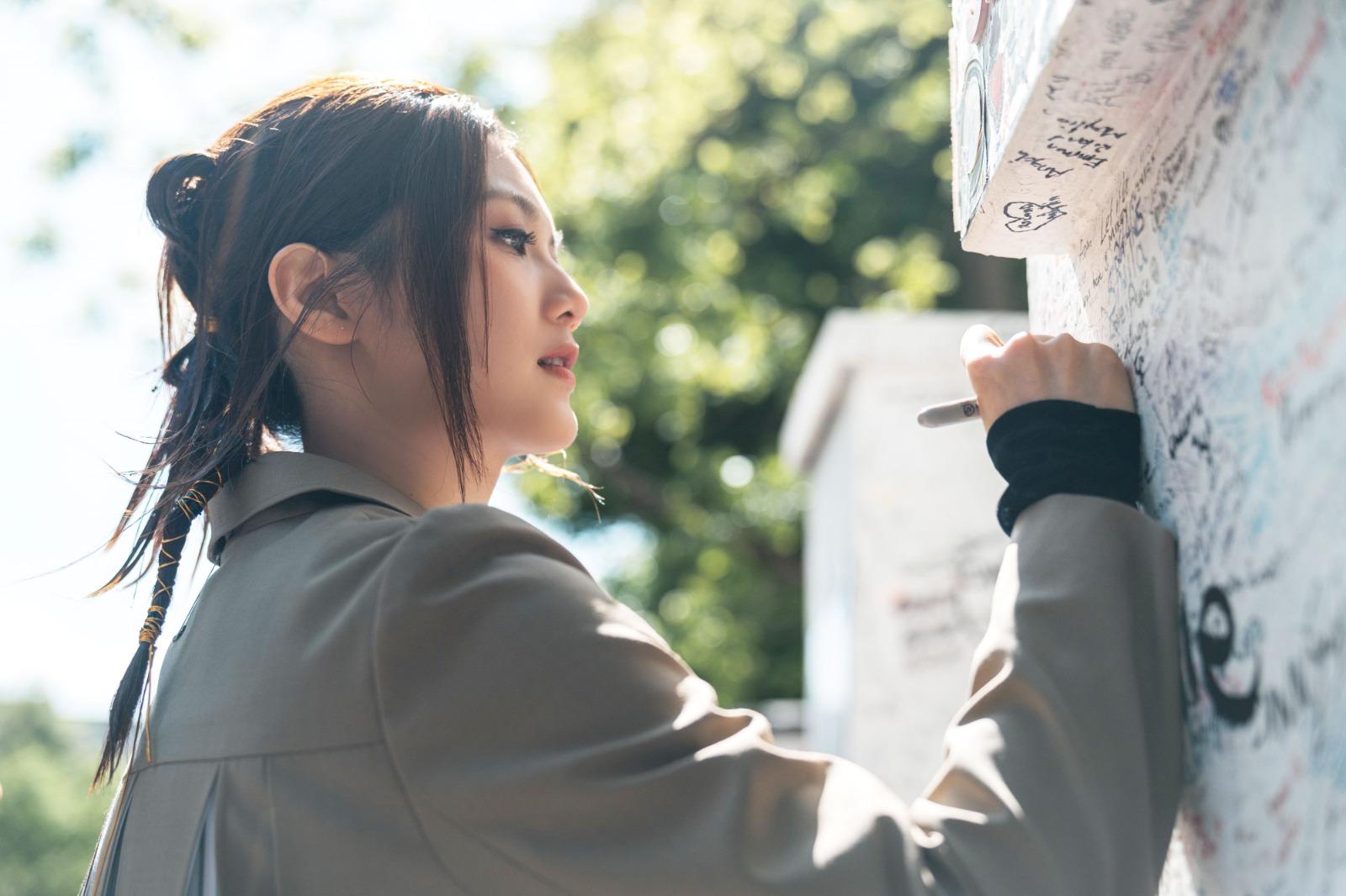 黃妍推出全新歌曲《叫吧!大笨蛋》。