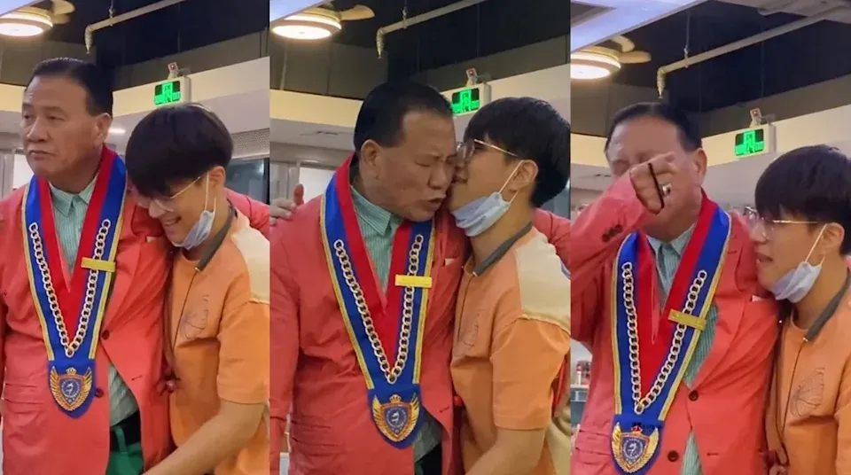 萬梓良於2021年為兒子慶祝18歲生日,當兒子抱着爸爸輕吻,令他不禁感動落淚。(網上片段截圖)