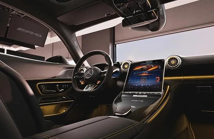 Mercedes-AMG GT「APXGP Edition」車廂內都有大量金色設計。