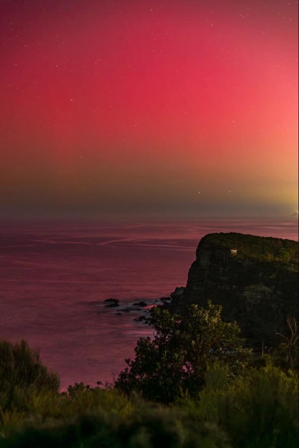 網民分享澳洲新南威爾士極光美景。(互聯網)