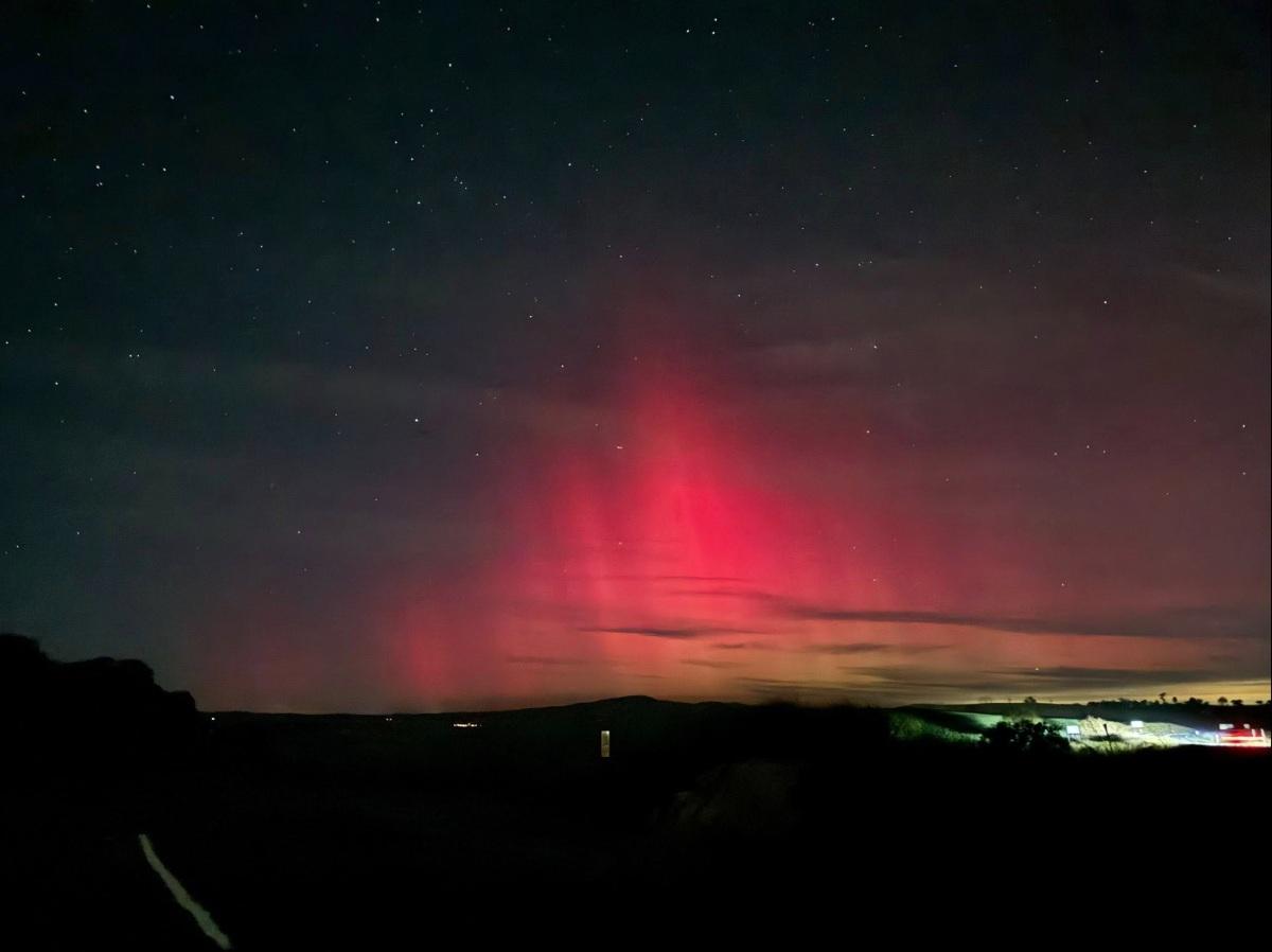 網民分享澳洲新南威爾士極光美景。(互聯網)