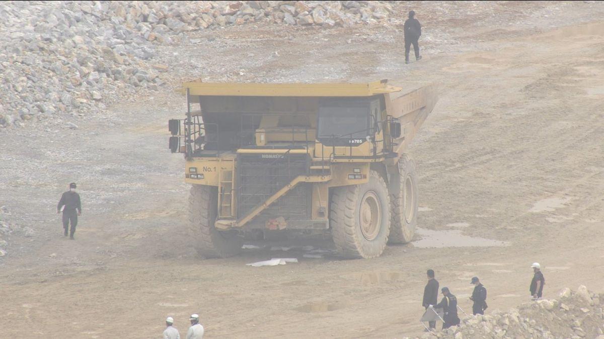 男子操作巨型泥頭車撞死上司。(新聞截圖)