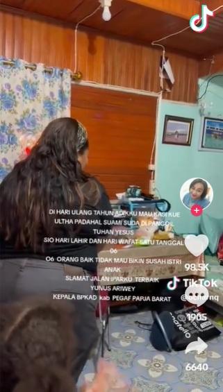 妻子捧著蛋糕悄悄地走到丈夫床邊。(互聯網)