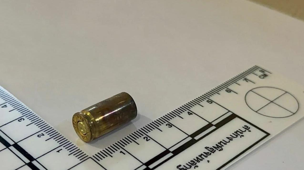 警方在餐廳檢獲彈殼。(互聯網)