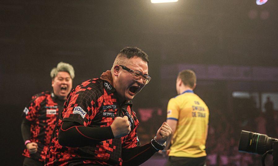 飛鏢世界盃|梁文洛/李樂賢殺入8強平香港隊最佳紀錄。(Professional Darts Corporation)