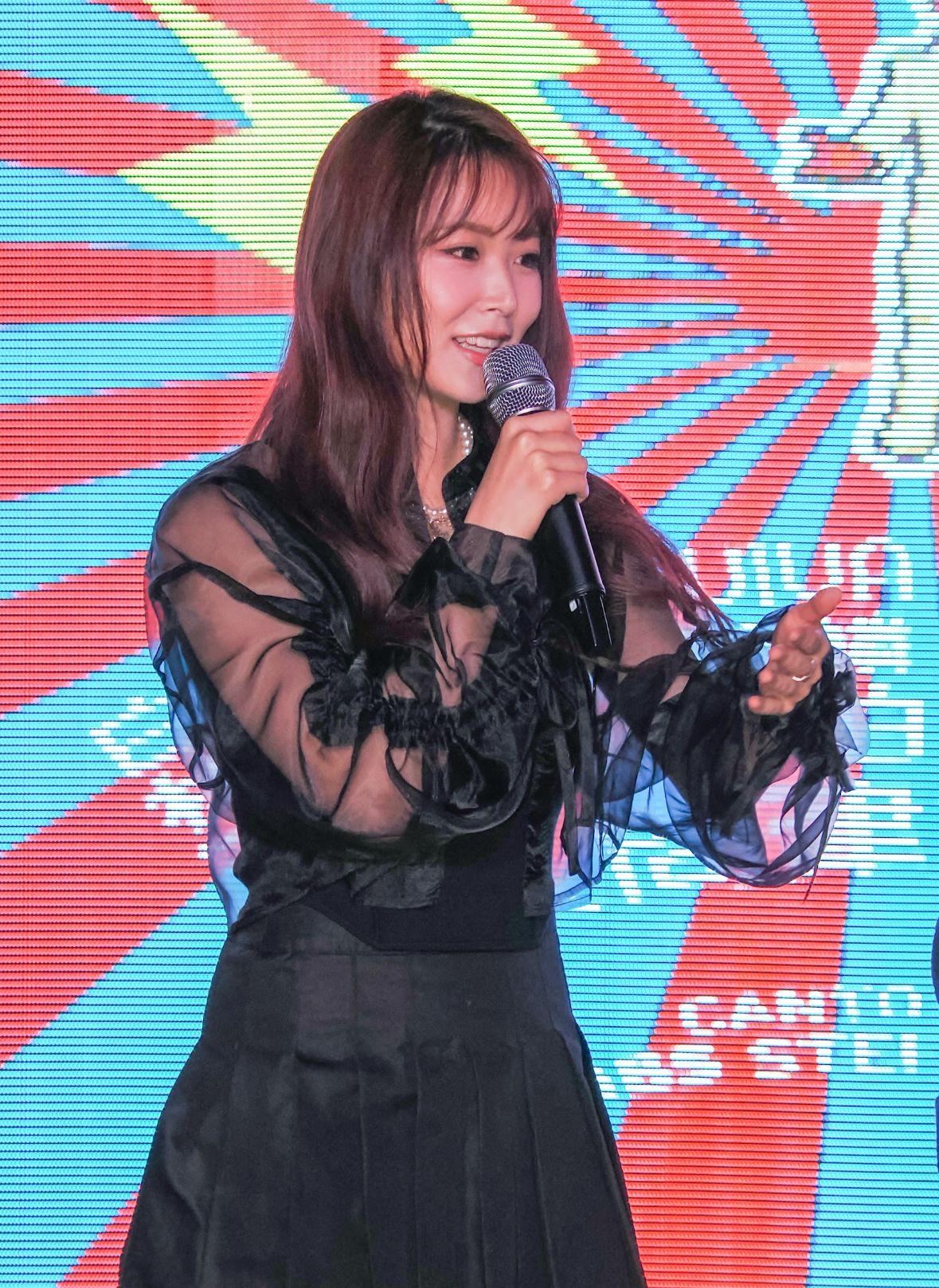 專程從日本飛來香港,前NMB48成員,有份參與他新歌 Game Start 的女團《三日月節拍》的其中一位組員白間美瑠