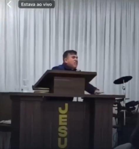 說到父親時,語氣高亢,情緒激動。(互聯網)