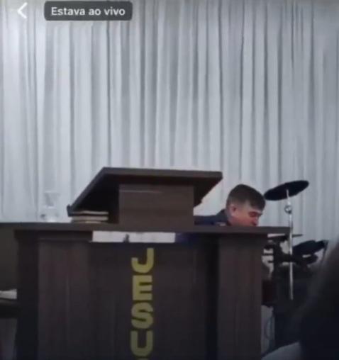 跪地禱告。(互聯網)