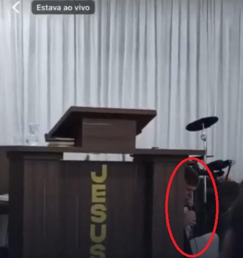 跪地禱告。(互聯網)