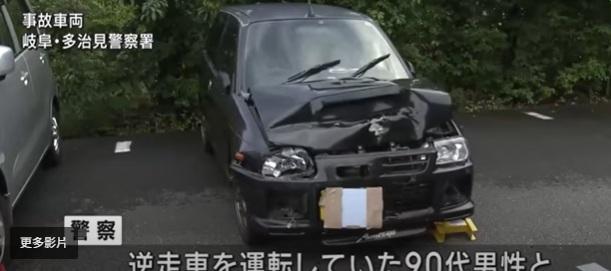 被撞私家車車頭凹陷。(互聯網)