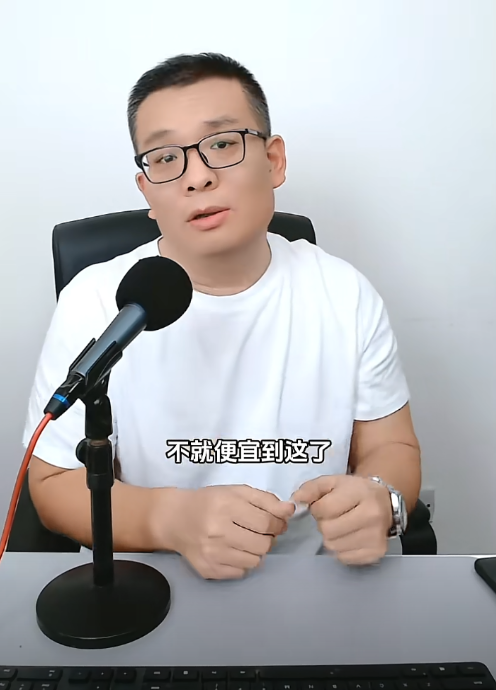 在網上擁有400多萬粉絲的內地知名車評網紅「大頭評車」,在4月份因「突發疾病」離世,享年40歲。