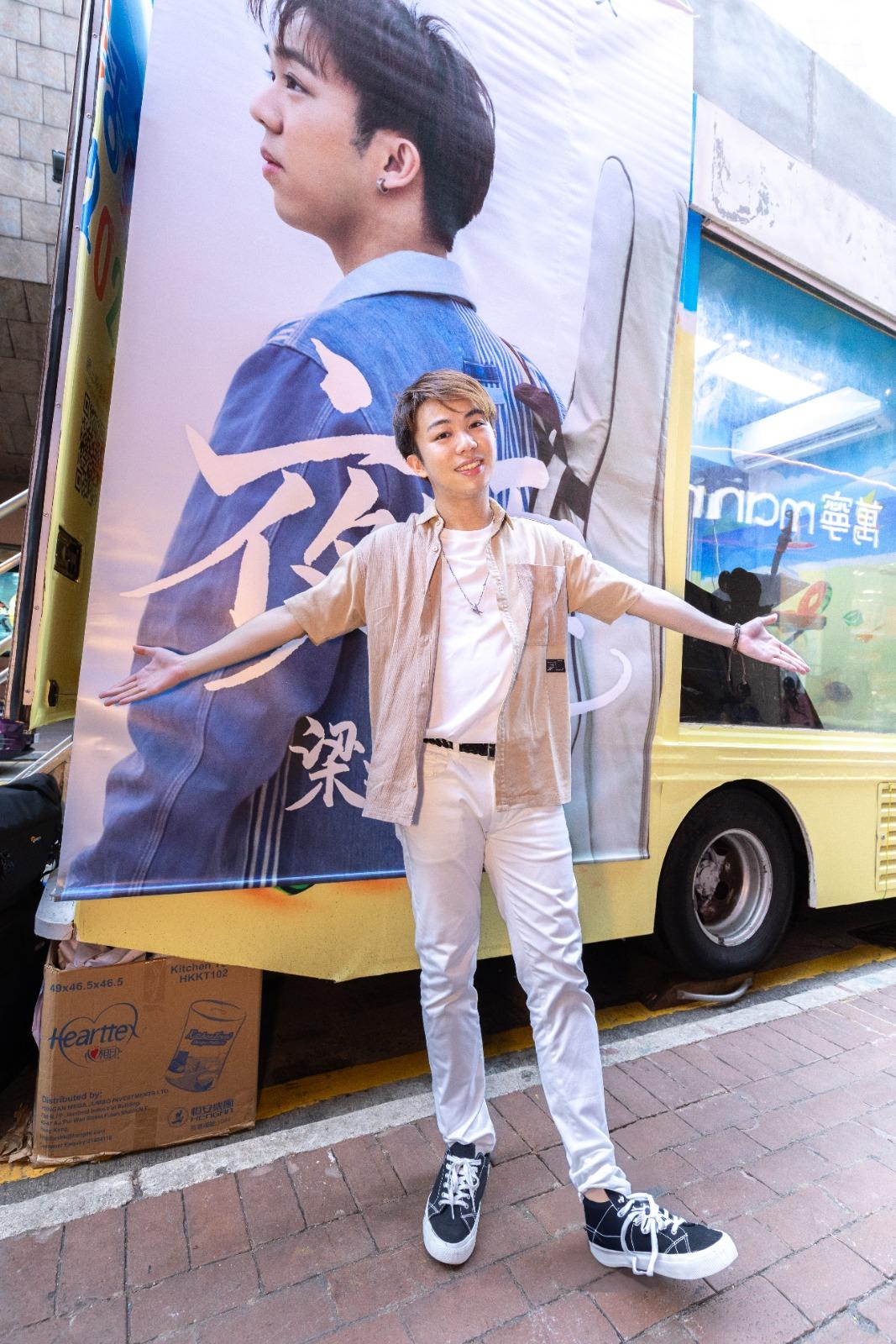 Vince首次舉行街頭音樂會,感覺興奮又緊張。