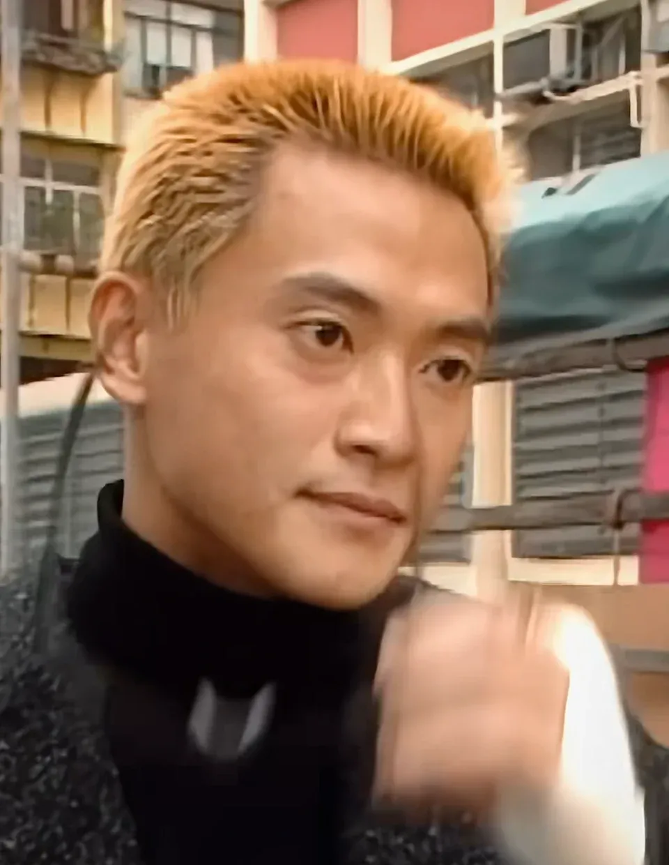 《掃黃先鋒》入面嘅魏駿傑一頭金毛,加上顏值高,確係幾正