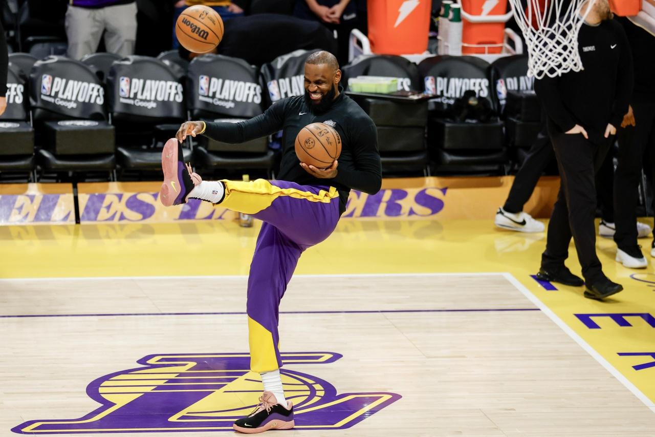 勒邦占士(LeBron James)在季後賽MCL韌帶受傷。