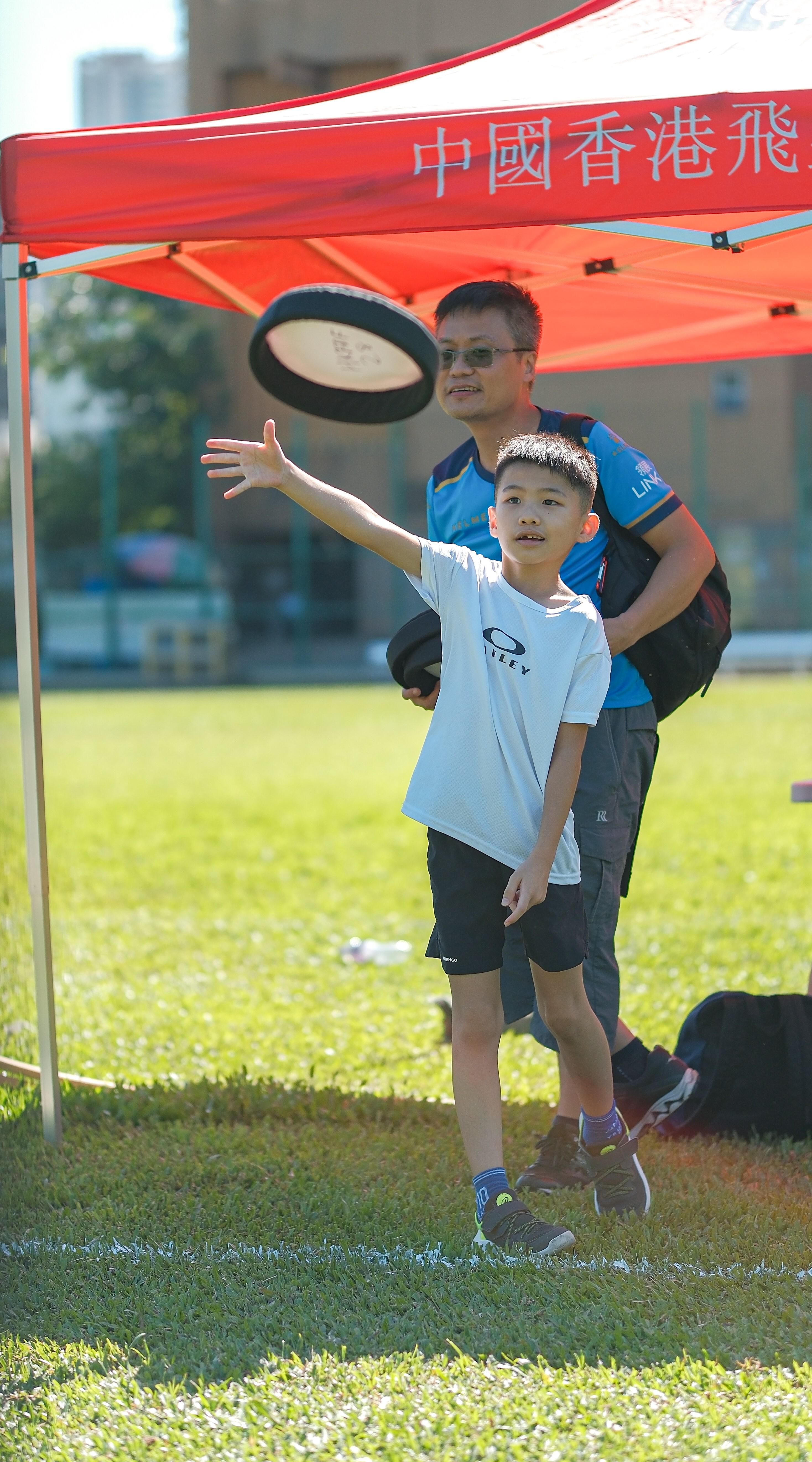 參加者可認識及體驗飛盤及躲避盤這兩項新興運動