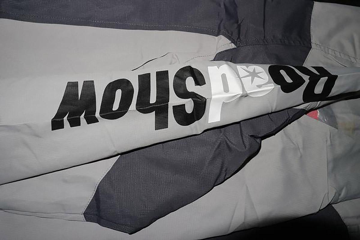 有網民分享現存的路訊通制服和物品。(網民Ricky Lau@FB群組「90年代回憶 (新版)」)