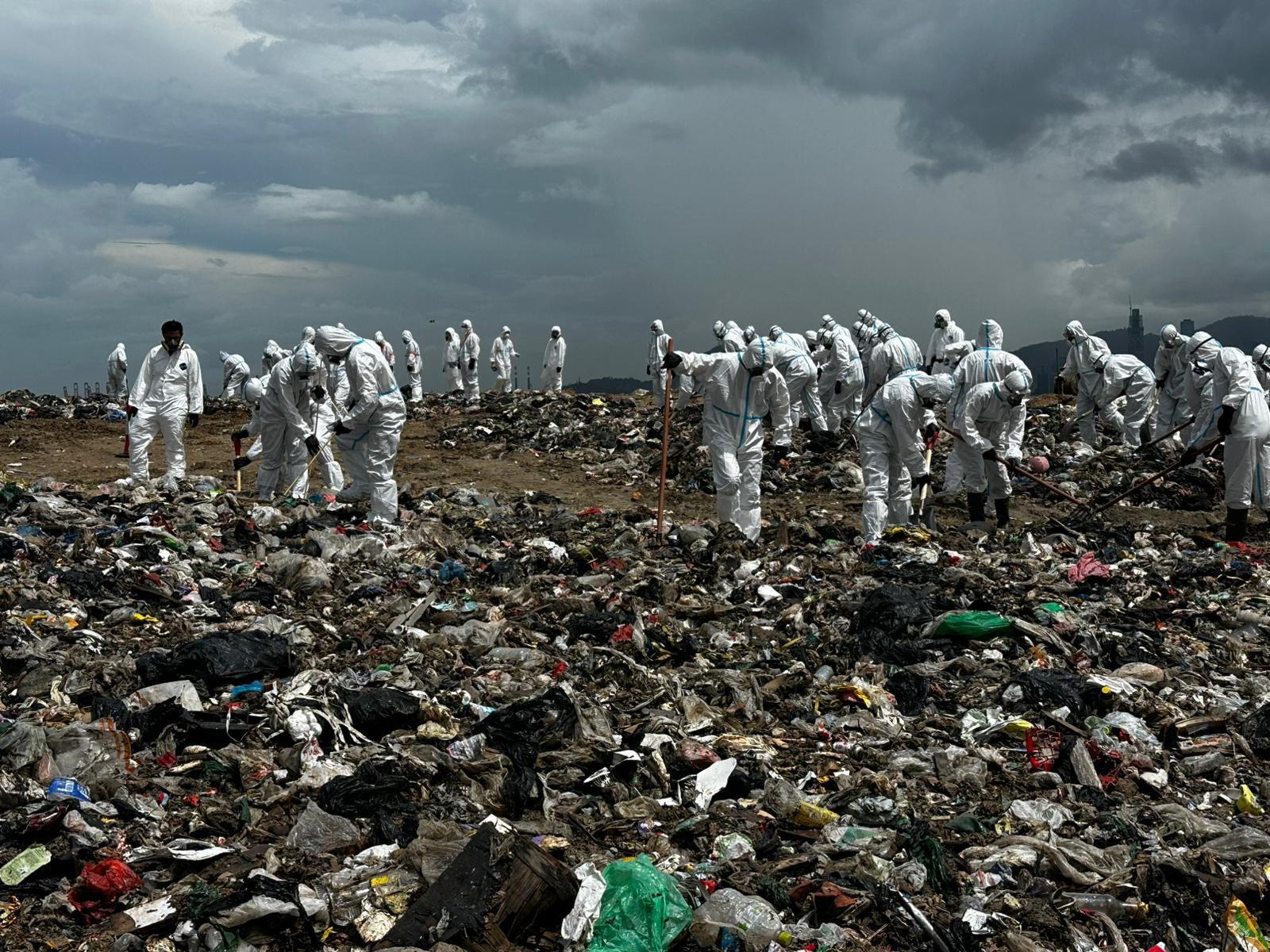 越南婦上周六(21日)起失蹤,疑犯曾多次棄置重物,警方繼續在堆積區搜證