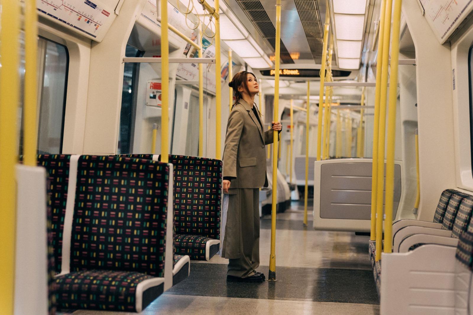 黃妍推出全新歌曲《叫吧!大笨蛋》。