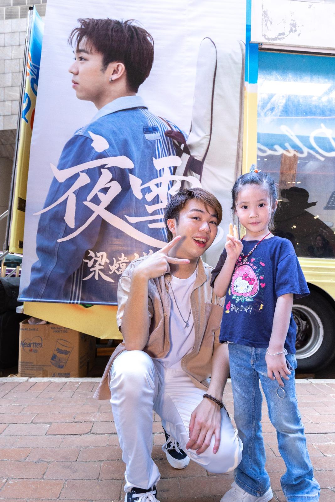 兩人更一起合照。