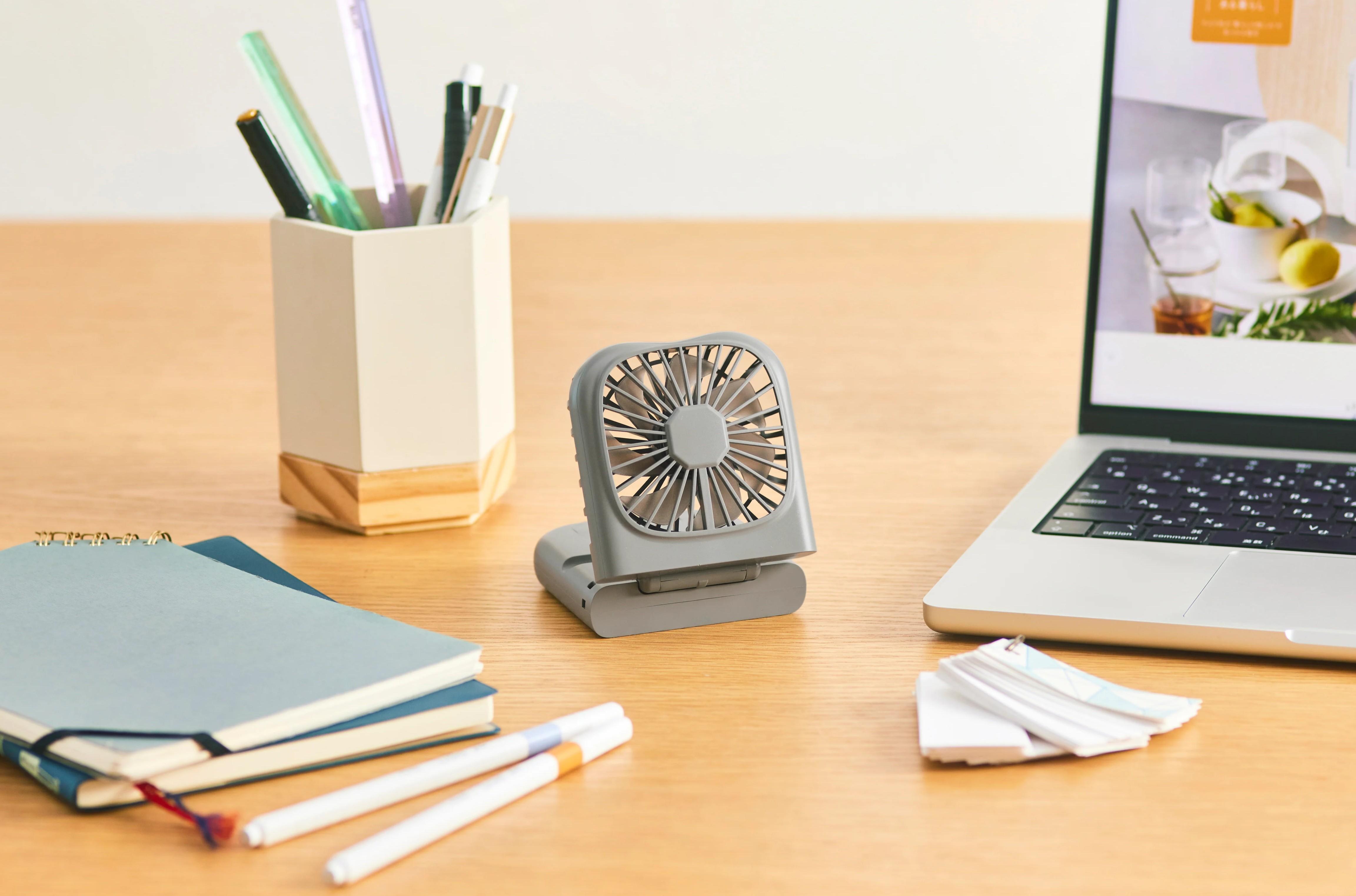 手提風扇仔|BRUNO全新多功能的可摺疊風扇。