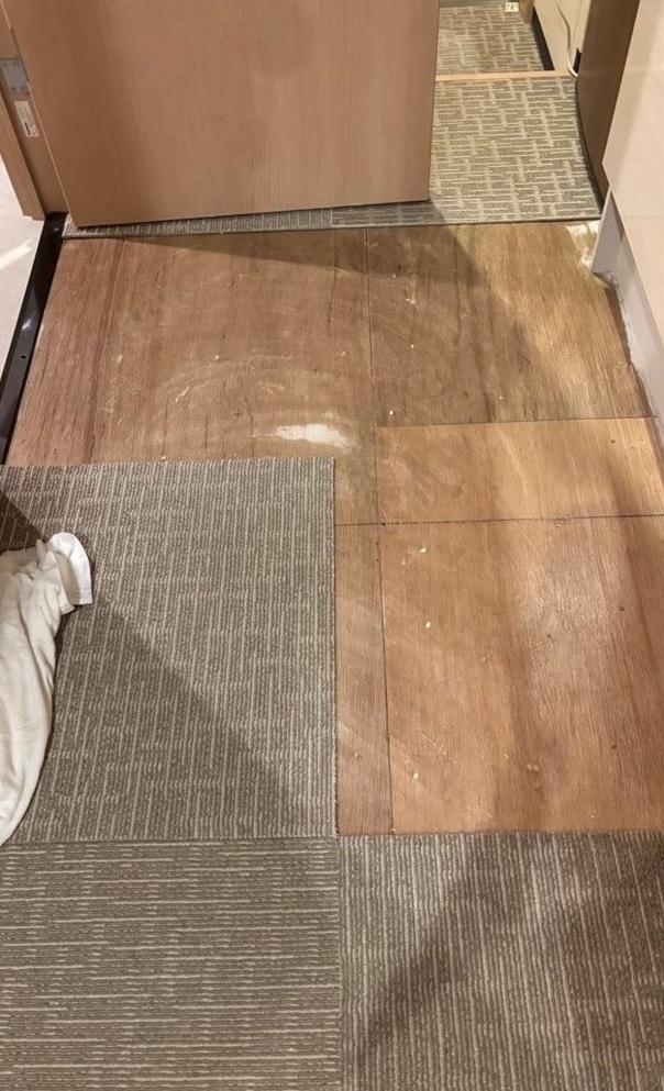 發文者貼出酒店房間現場圖片。(互聯網)