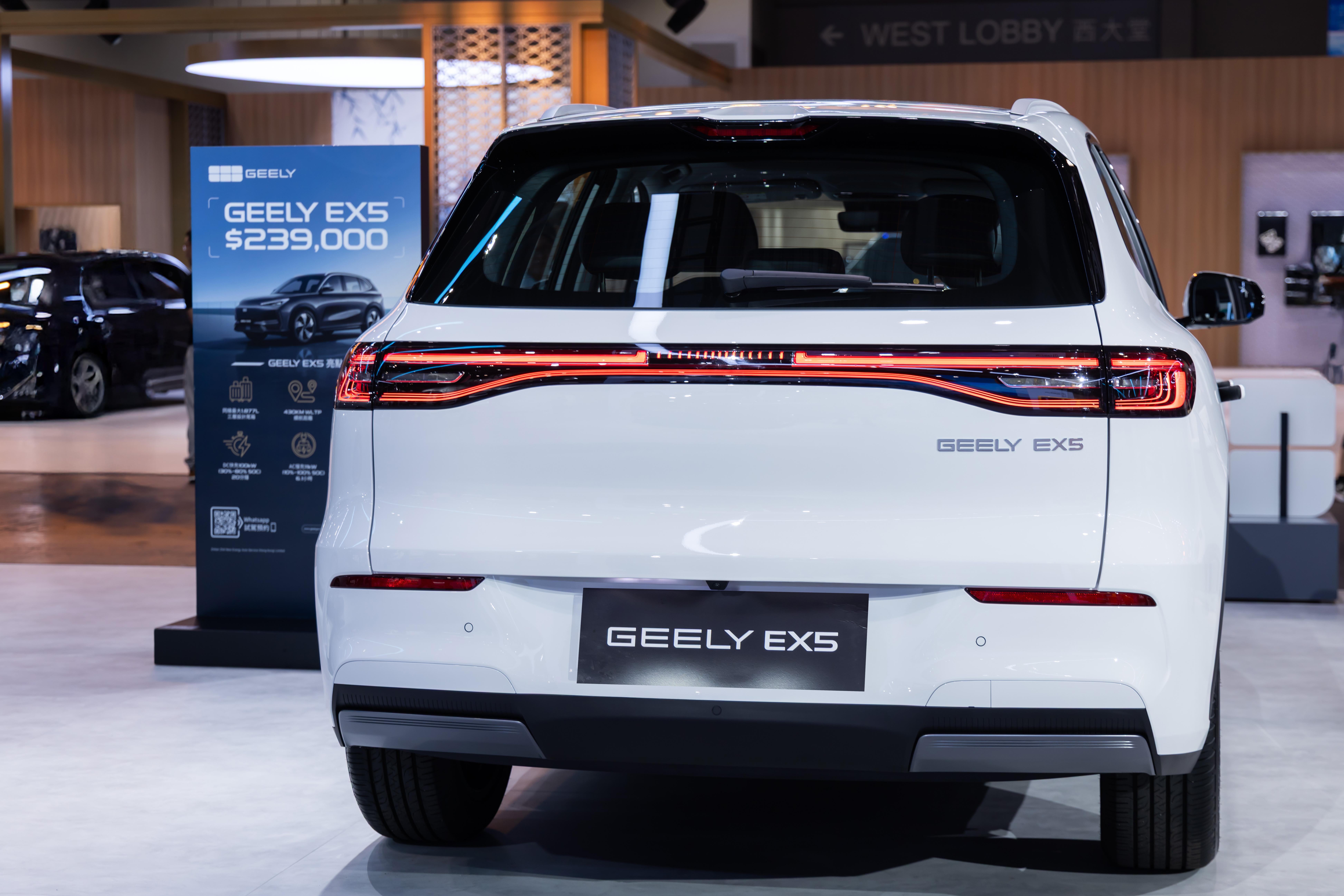 電動車|GEELY EX5車尾設計簡約富現代感。