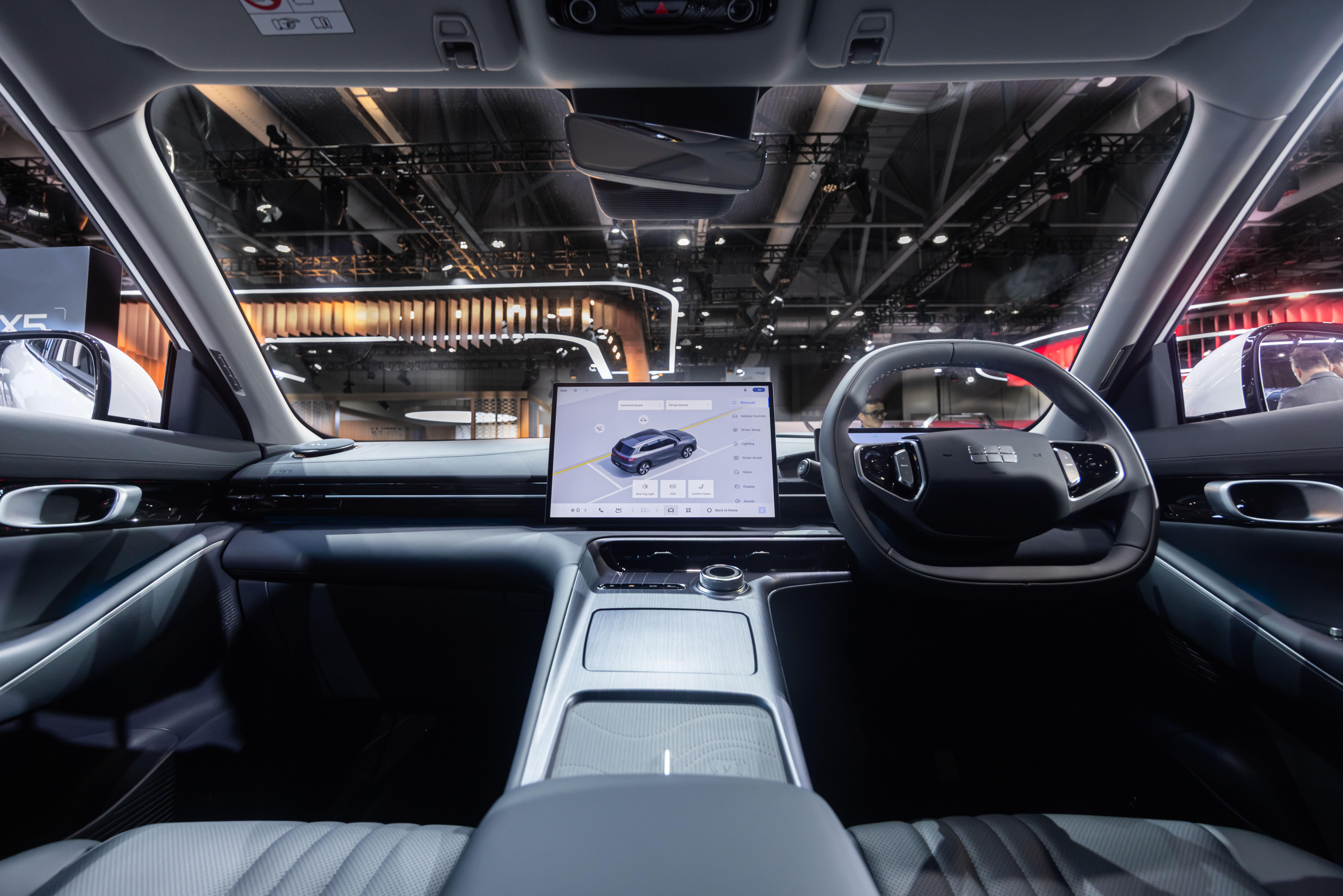 電動車|GEELY EX5車廂同樣以簡潔高科技布局。