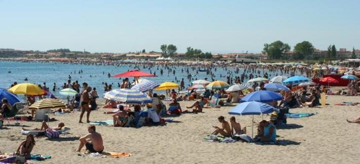 阿德格角有優質沙灘和海濱美景,是地中海熱門的度假勝地。(互聯網)