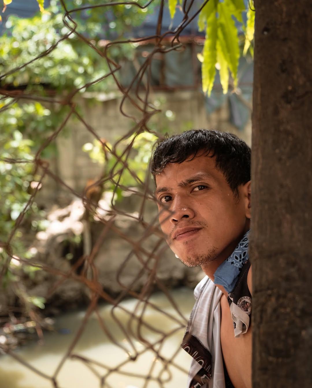 攝影師羅伯茨在IG貼出露宿者在下水道生活的照片。(@iammrthirty)