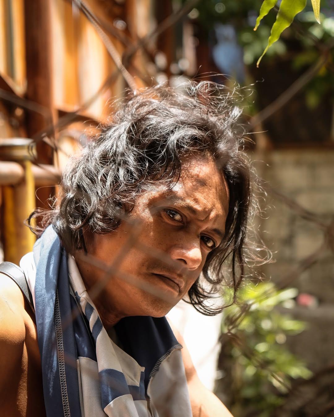 攝影師羅伯茨在IG貼出露宿者在下水道生活的照片。(@iammrthirty)