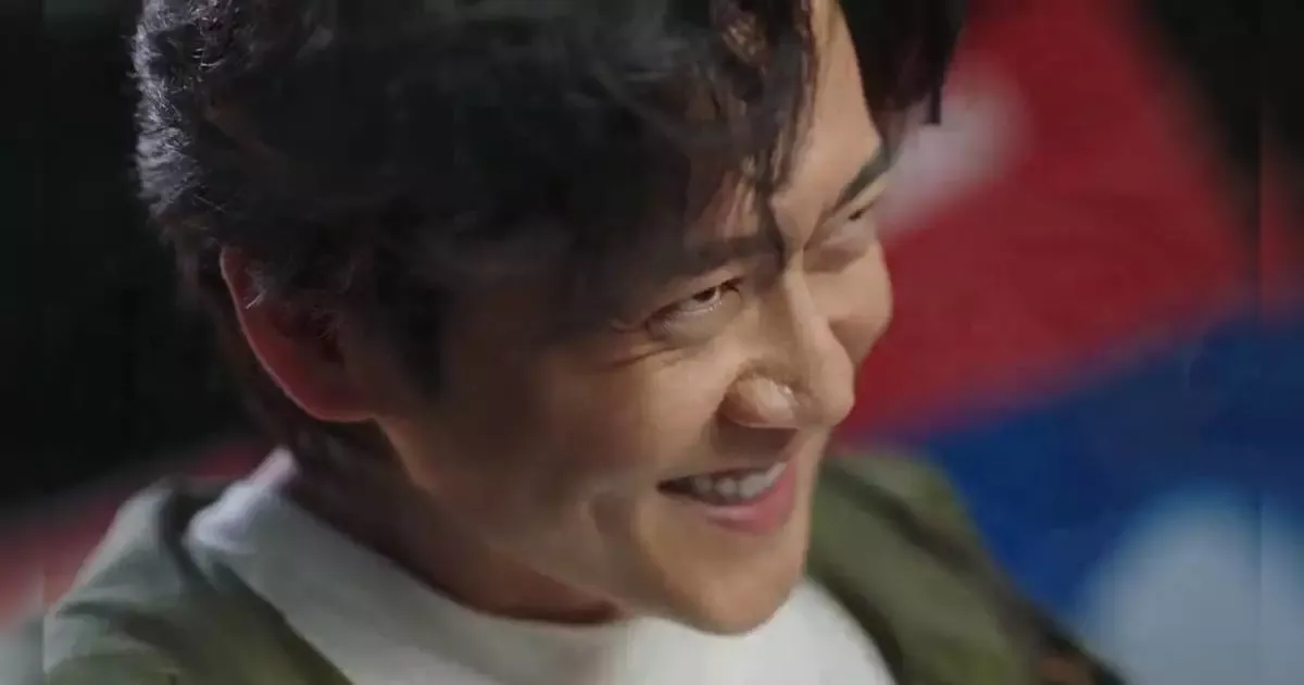 張振朗在劇中呈現「反派式詭異笑容」。