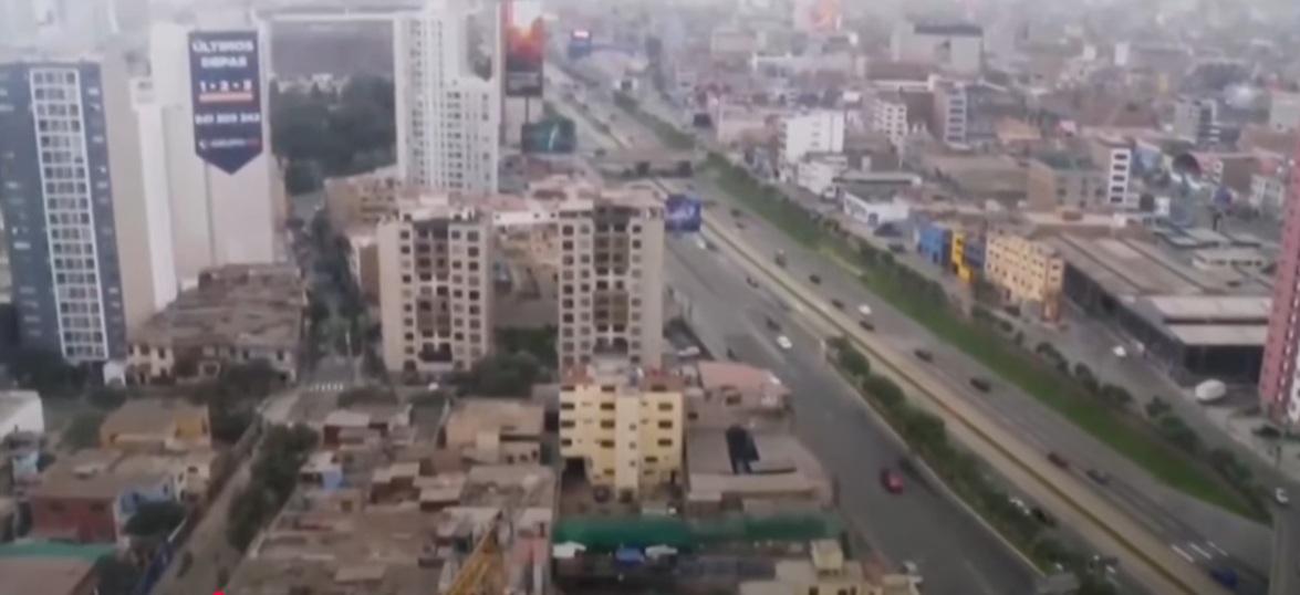 戶外監控畫面劇烈震動。(互聯網)