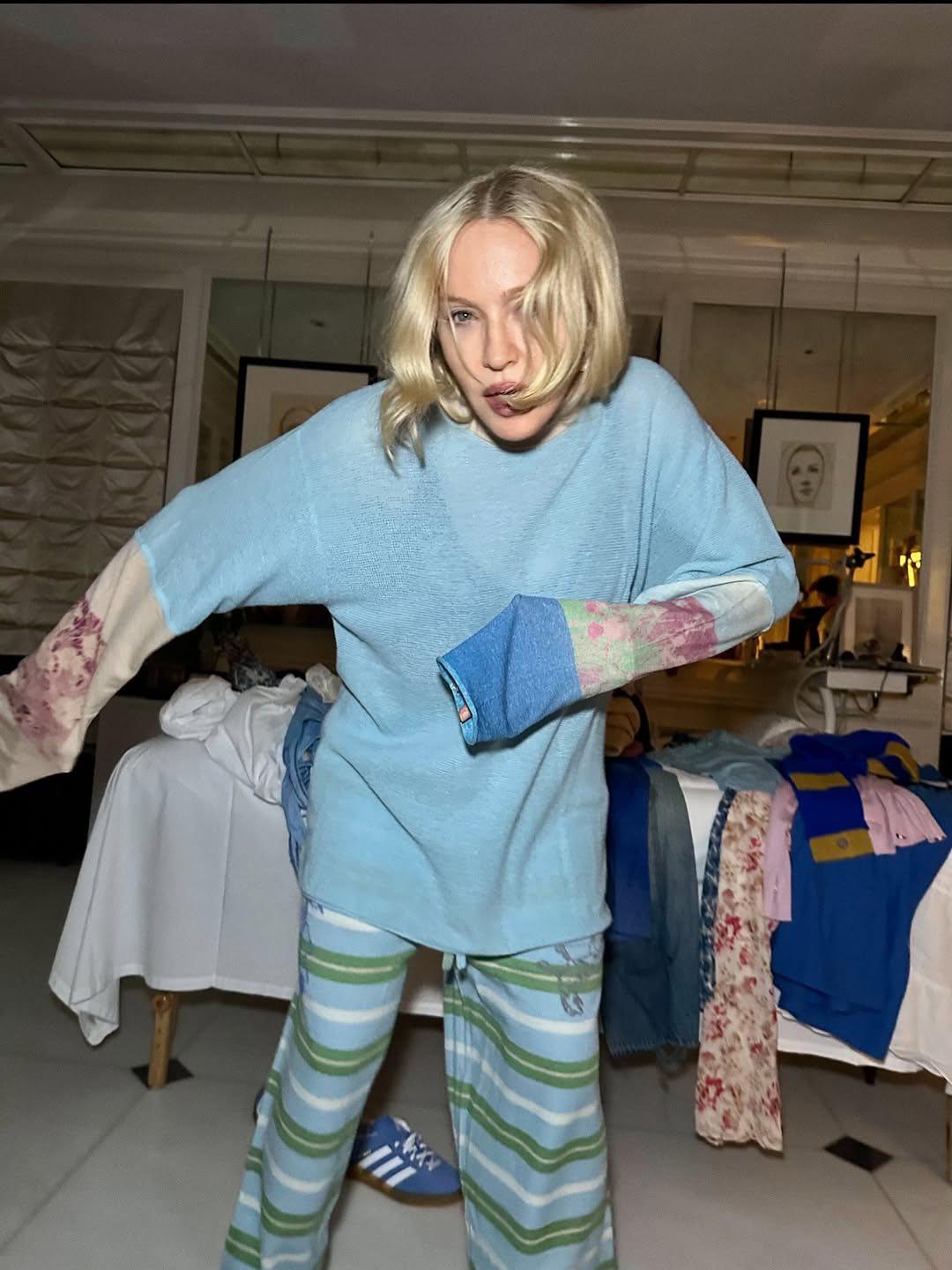 娜姐這身打扮似去超市。