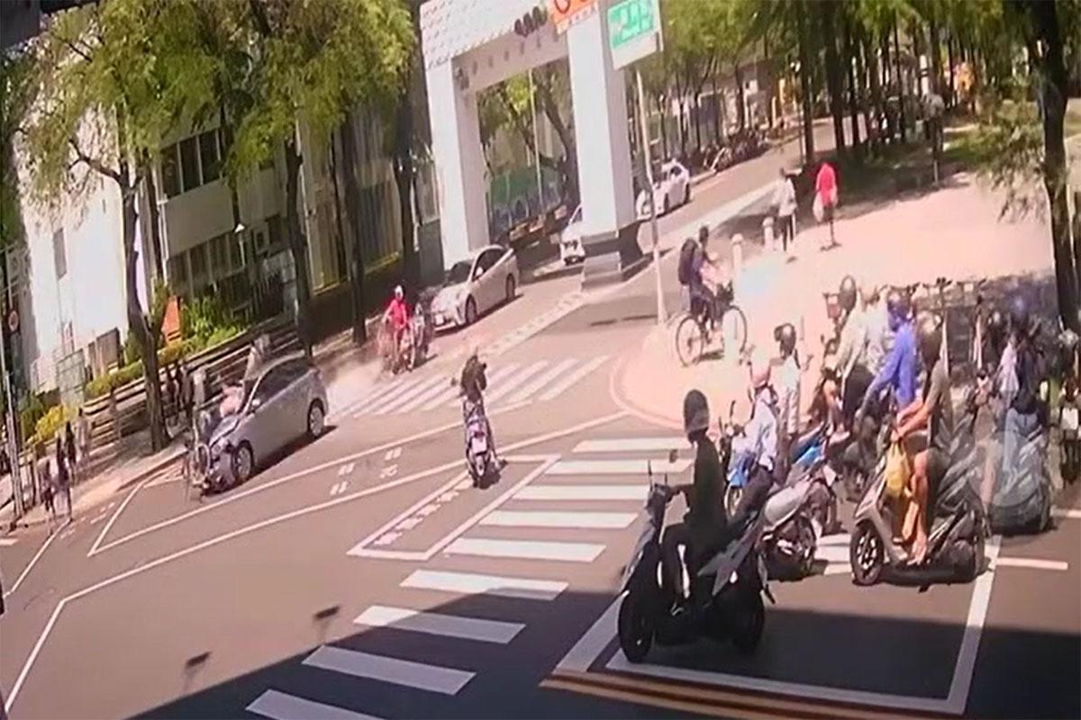 現場有閉路電視片段拍到事發一刻。(閉路電視片段截圖)