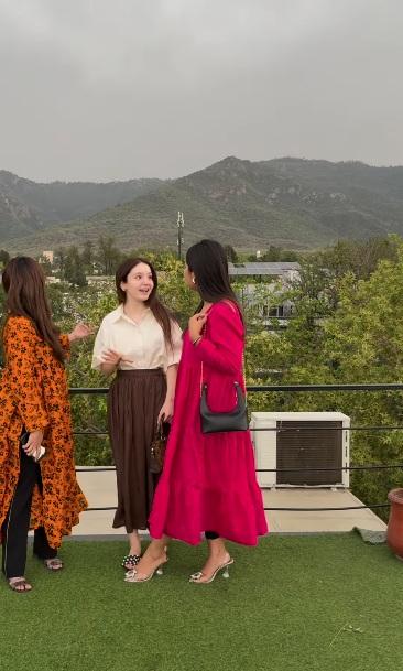 尤素夫社交帳號中最後一則貼文是旁人為她慶祝17歲生日的影片。(互聯網)