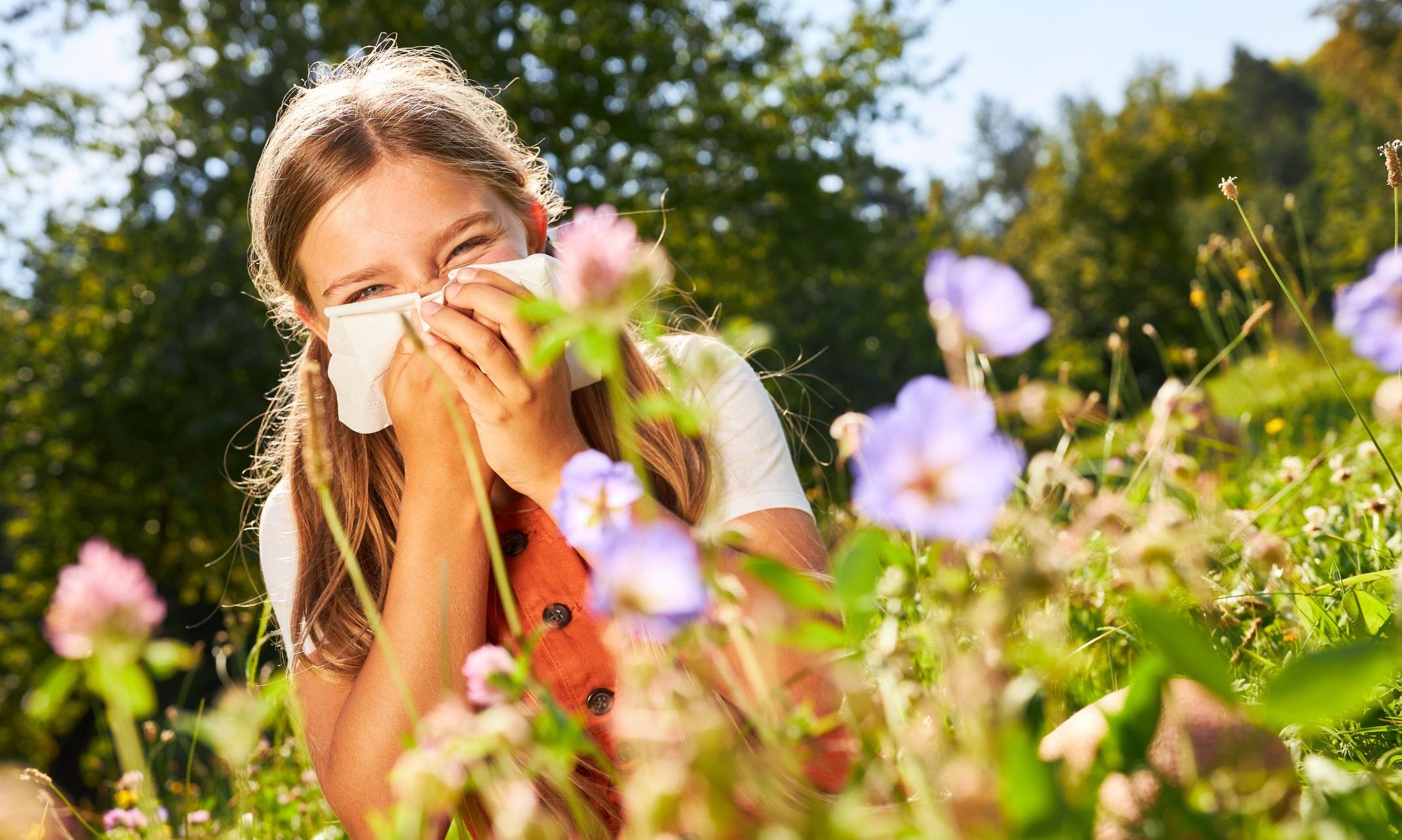 隨著氣候變化導致花粉季更長,花粉爆發更嚴重,聯合國專家警告,對花粉或植物過敏的人數恐大增。(互聯網)