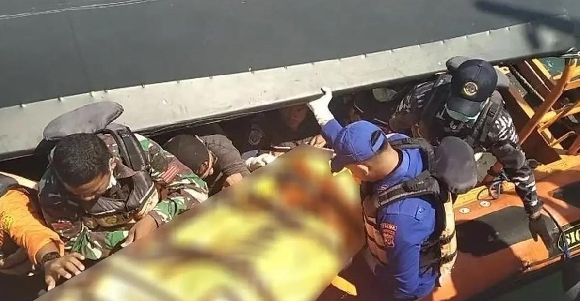 救援人員運送死者遺體。(互聯網)