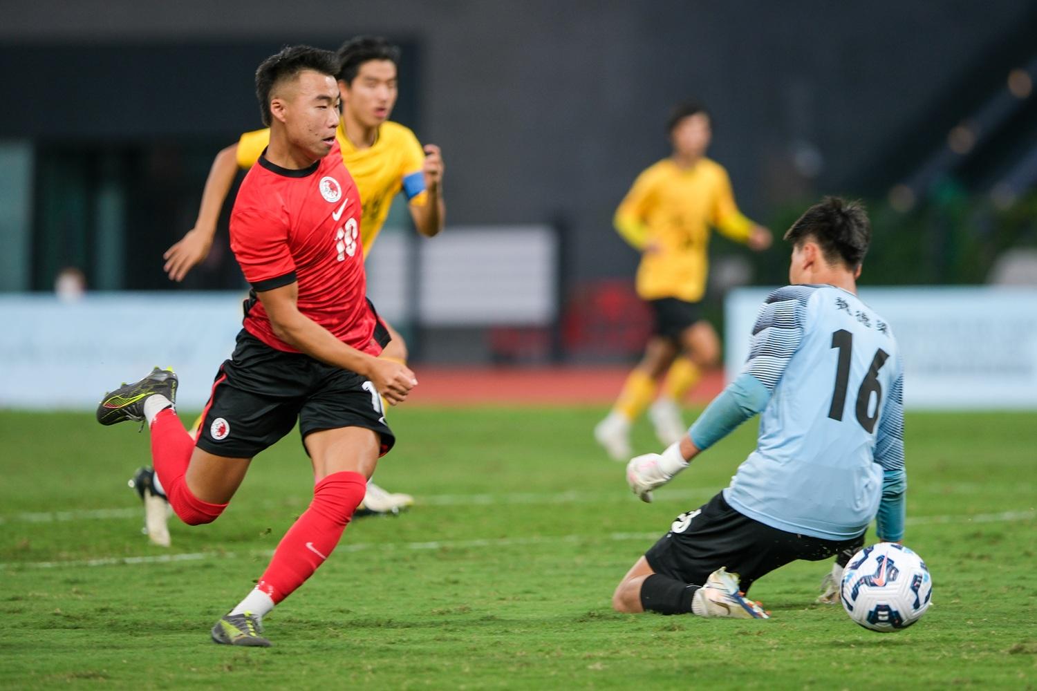 香港U20戴子軒攻門。(中新社)