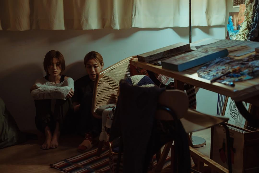 陳蕾自言拍攝《求救的勇氣》MV時,全靠模仿彭秀慧演繹主角心情。(IG@Pantherchan)