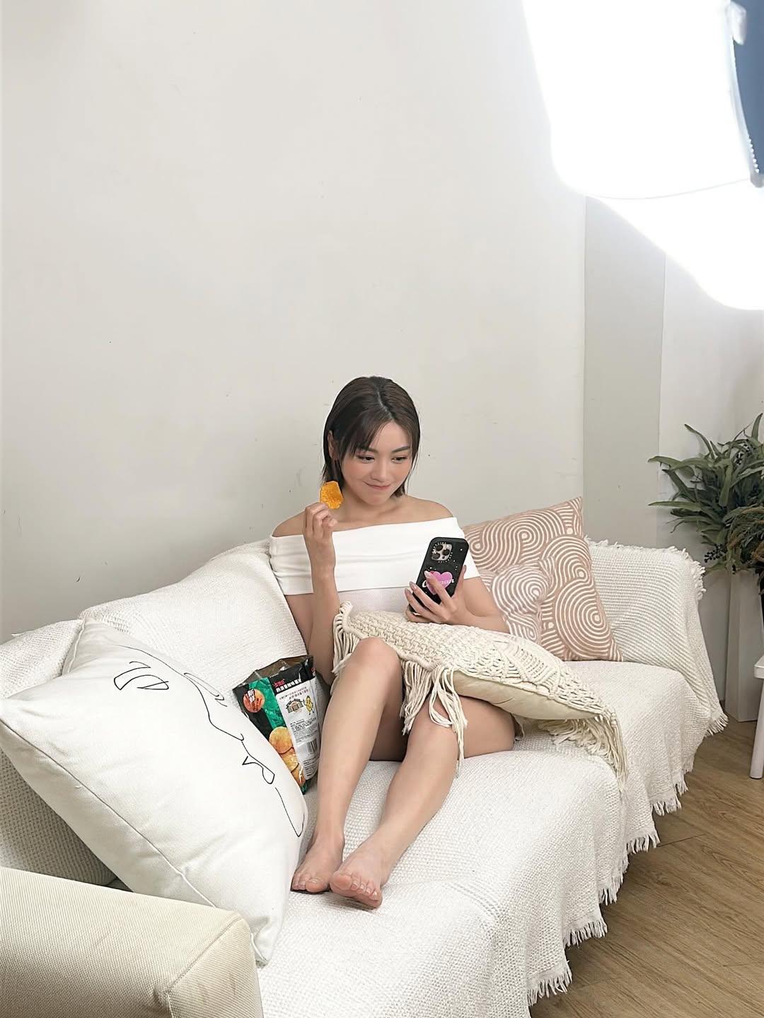 關嘉敏搞笑與性感形象並行。(關嘉敏IG)