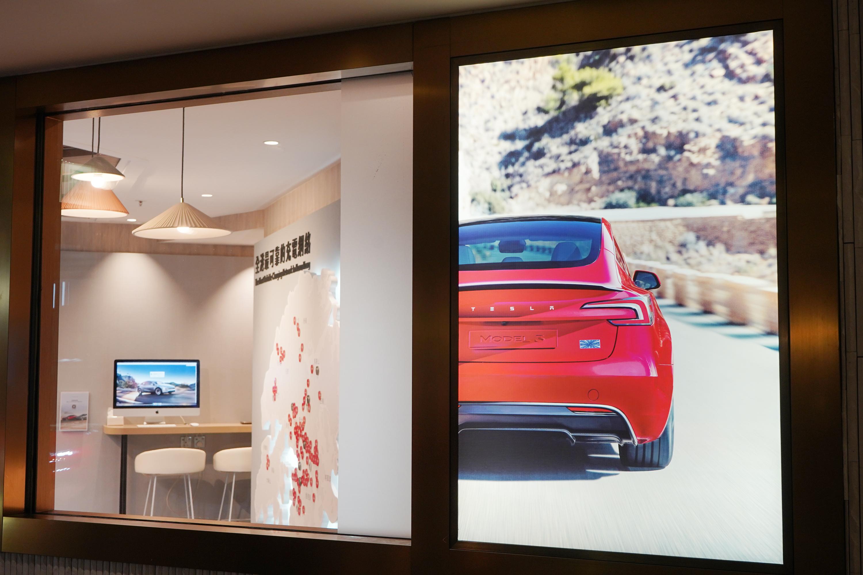 Tesla體驗中心可查諙並預約試駕Model 3或Model Y。