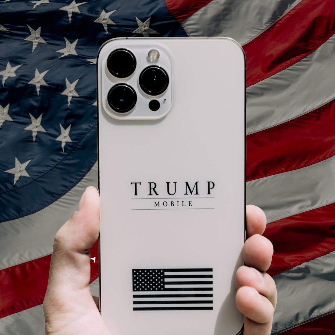 Trump Mobile官方IG以iPhone手機貼上Trump Mobile標記宣傳。