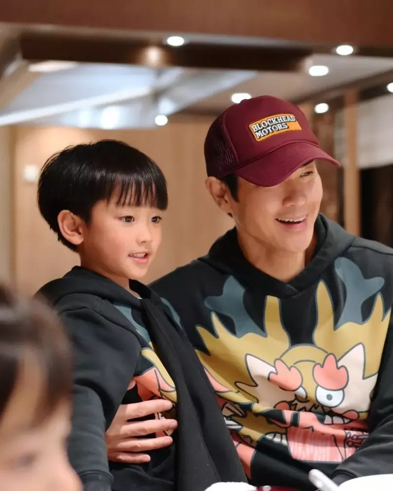 鄭嘉穎希望囝囝全面學憧中文。