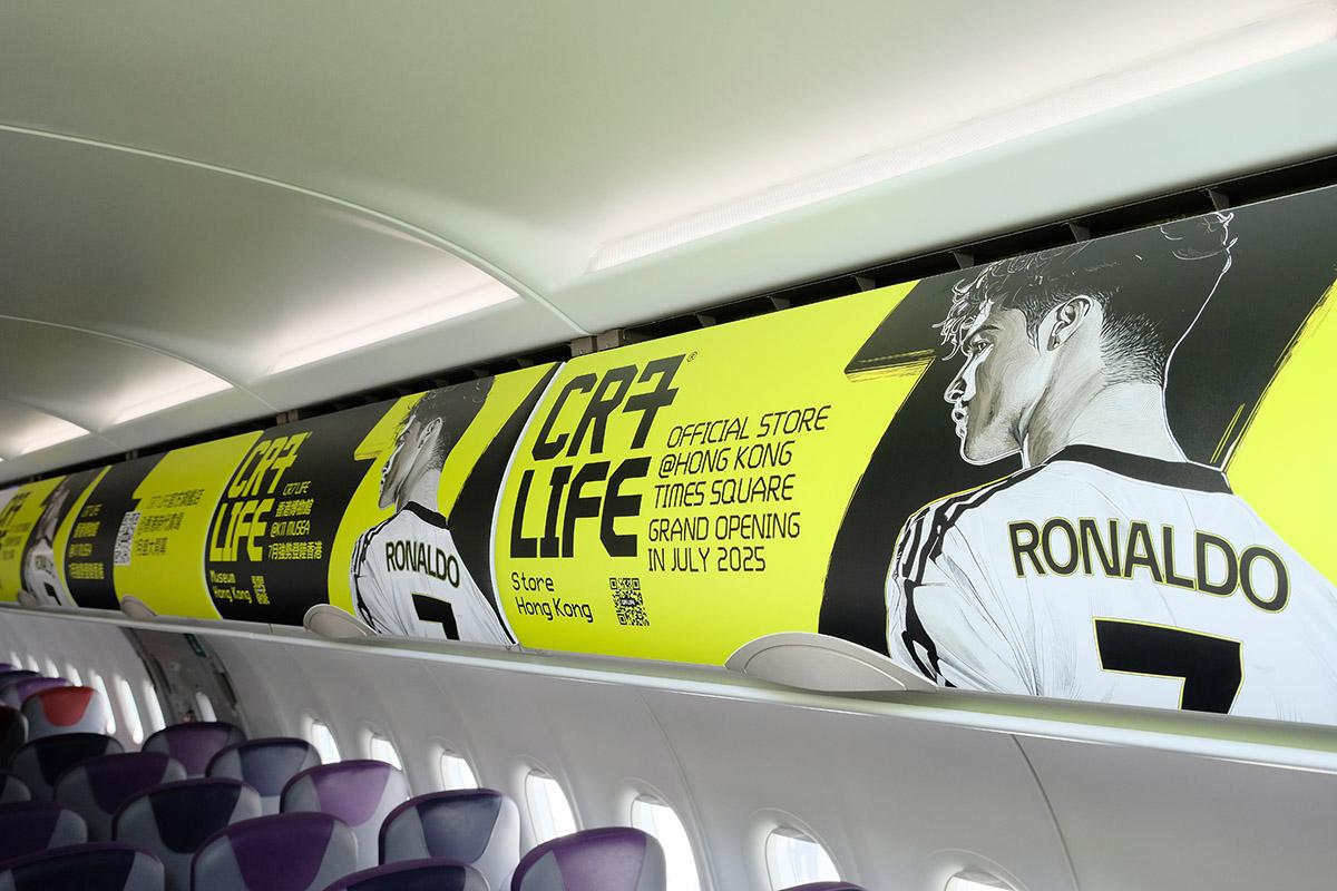 HK Express與C朗香港博物館合作推出的主題飛機,艙內也有相關圖案。(香港快運提供)